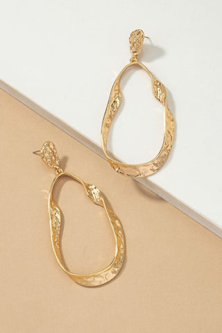 Statement hammered twisted metal hoop earrings | Accessories | accessories, beads, coral, drop earrings, earrings, gold, ornate, VC earrings, very carrot | Very Carrot